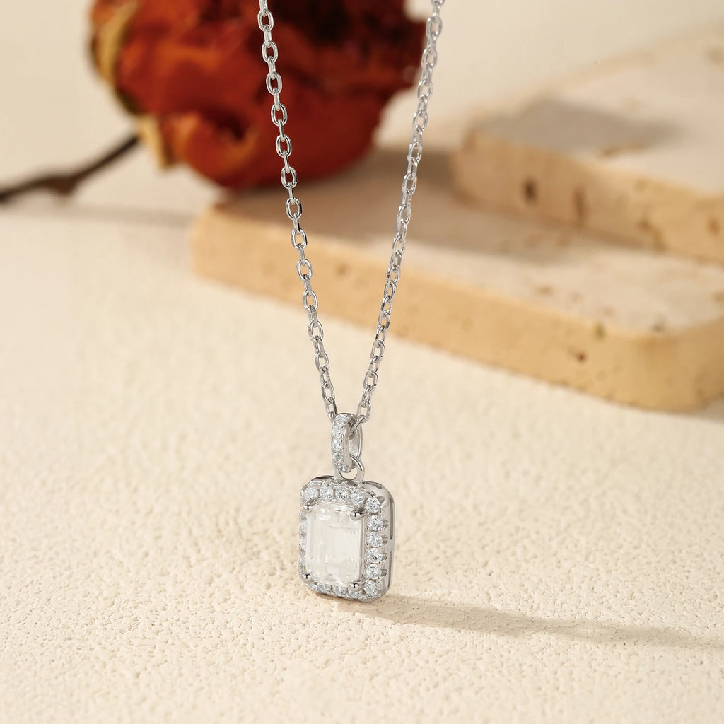 Emera Necklace