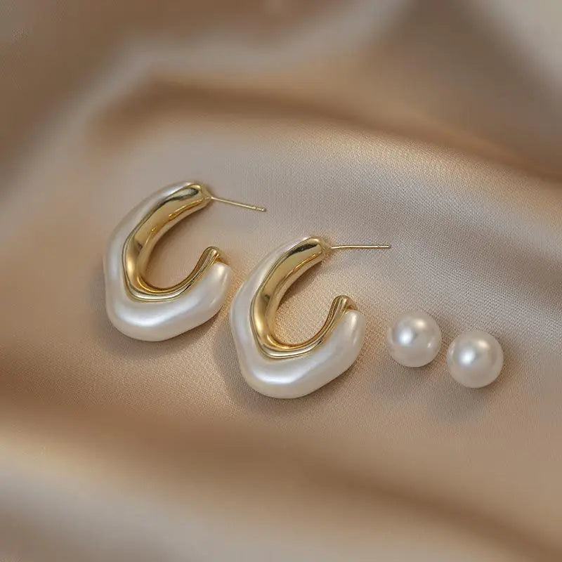 Camilla Pearl Studs
