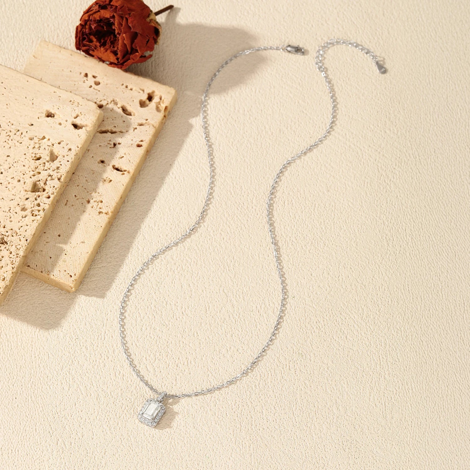 Emera Necklace
